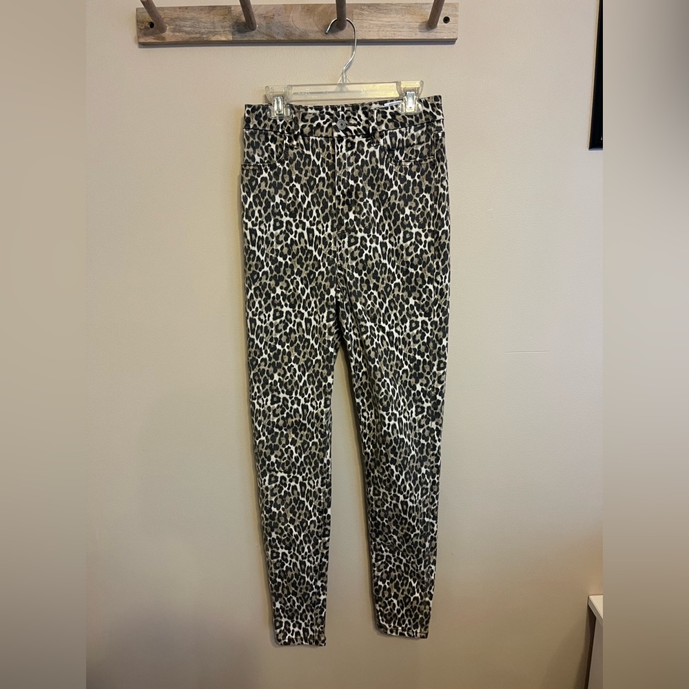 American Eagle cheetah print high waisted jeans